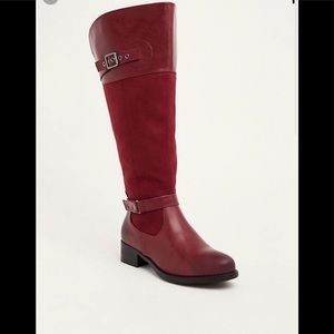 Nwt Torrid wide calf  burg size 7 strp knee boots